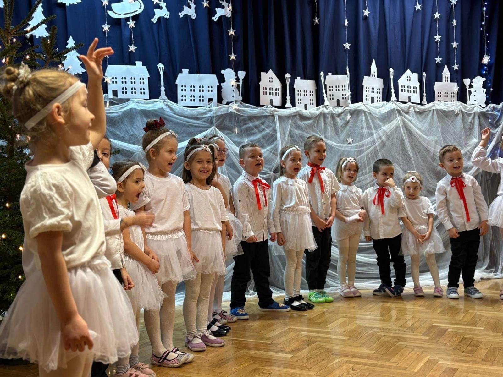  Dzieci w przebraniach