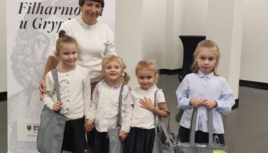 Dzieci i osoba dorosła