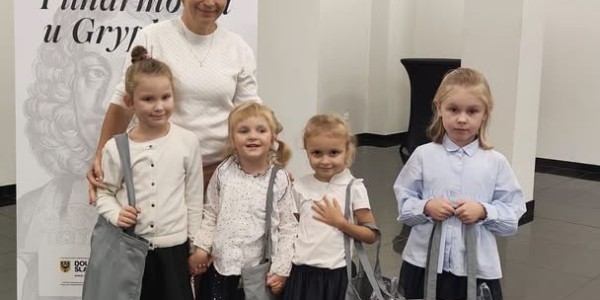 Dzieci i osoba dorosła